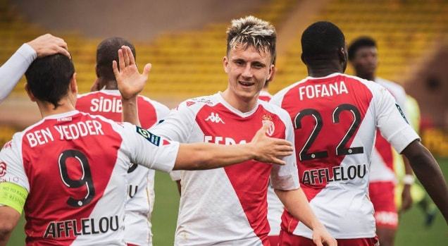 杨瀚森在背 杨瀚森在背