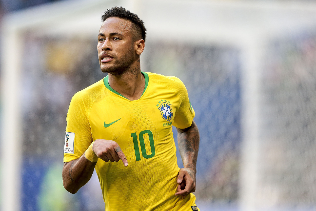 她跻身于世 她跻身于世